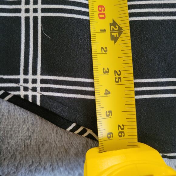 Women’s Calvin Klein Black And White Button Up Blouse Size Medium - Picture 9 of 9